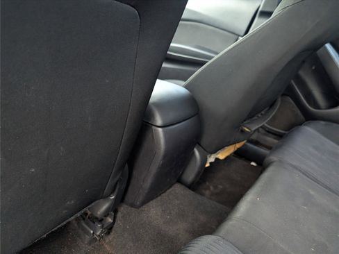 Used 2016 MAZDA MAZDA3 i Sport w/ Preferred Equipment Package image 31