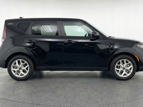 Used 2025 Kia Soul LX w/ LX Technology Package FWD image 11