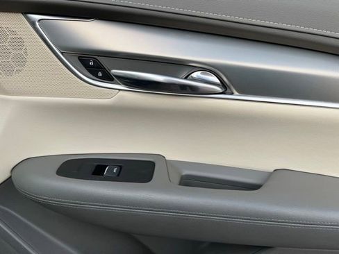 Used 2017 Cadillac XT5 Luxury w/ Driver Awareness Package image 23