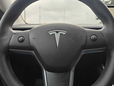 Used 2020 Tesla Model Y Long Range image 25