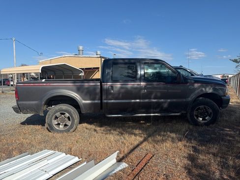 Used 2004 Ford F350 XL image 2