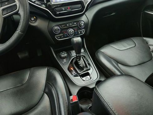 Used 2019 Jeep Cherokee Limited image 15