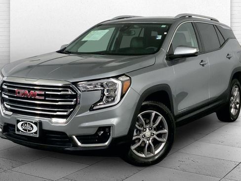 Used 2024 GMC Terrain SLT AWD/4WD image 12