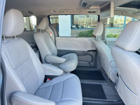 Used 2018 Toyota Sienna XLE Premium image 33