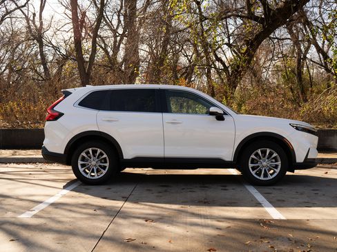 Used 2025 Honda CR-V EX image 10