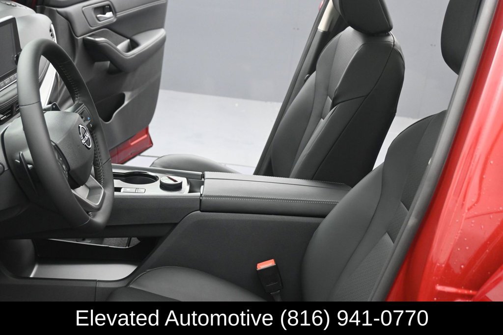 Used 2026 Nissan Rogue Dark Armor AWD/4WD image 17
