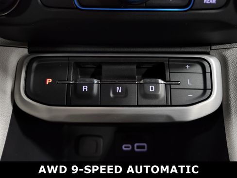 Used 2023 GMC Acadia SLT image 10