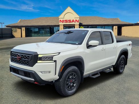 Used 2022 Nissan Frontier PRO-4X w/ Pro-4X Premium Package image 2