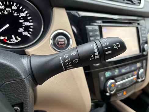 Used 2016 Nissan Rogue SV w/ SV Premium Package image 21