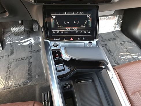 Used 2024 Audi Q8 e-tron Premium Plus w/ Premium Plus Package image 22