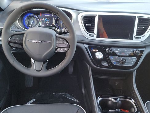 New 2026 Chrysler Pacifica Limited w/ S Appearance Package image 11