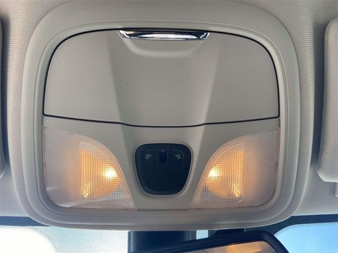 Used 2018 Jeep Cherokee Latitude Plus w/ Comfort/Convenience Group image 18