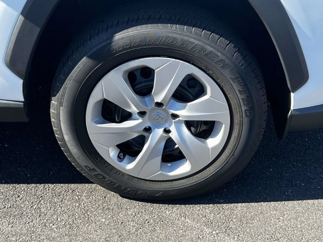 Used 2024 Toyota RAV4 LE AWD/4WD image 10