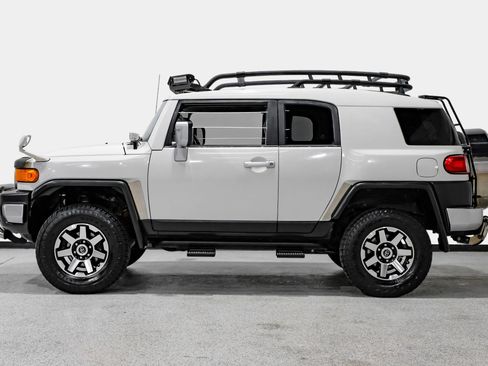Used 2014 Toyota FJ Cruiser 4WD w/ Upgrade Package image 9