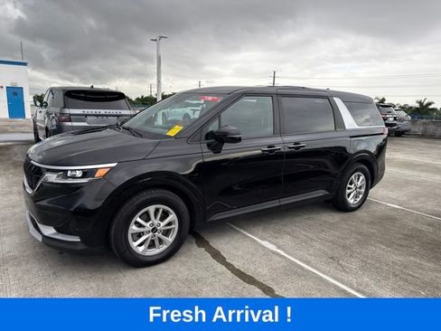 Used 2024 Kia Carnival LX FWD image 1