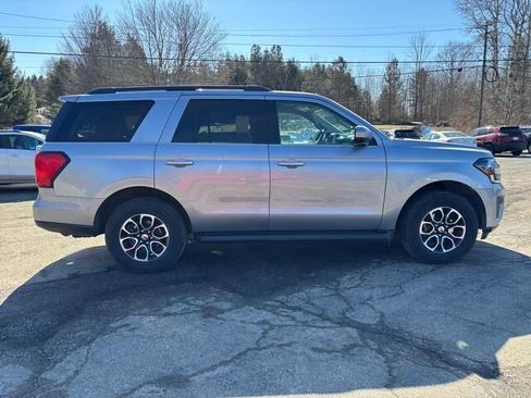 Used 2024 Ford Expedition XLT image 8