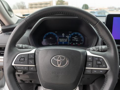 Used 2024 Toyota Grand Highlander Limited image 10