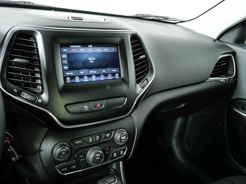 Used 2019 Jeep Cherokee Latitude w/ Popular Appearance Group FWD image 12
