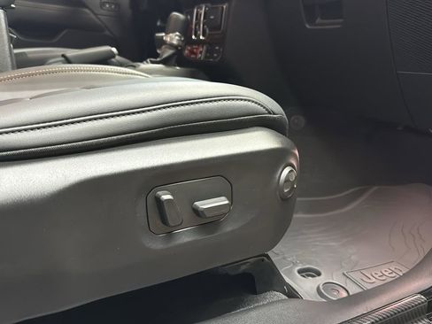 Used 2025 Jeep Wrangler Unlimited Rubicon 392 image 25