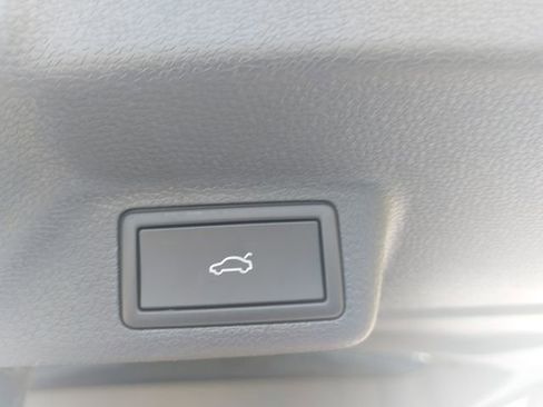 New 2025 Volkswagen ID. Buzz Pro S image 18