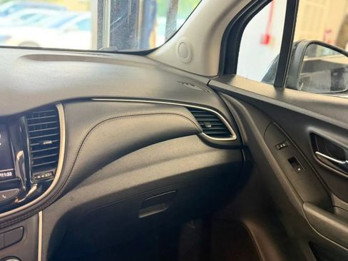 Used 2020 Chevrolet Trax LT w/ LT Convenience Package FWD image 21