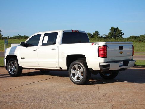 Used 2018 Chevrolet Silverado 1500 LT w/ Texas Edition AWD/4WD image 8