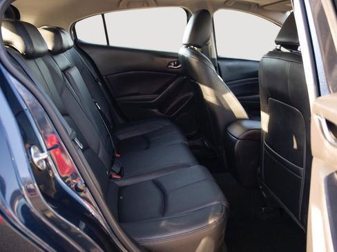 Used 2018 MAZDA MAZDA3 Touring image 13