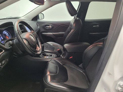 Used 2019 Jeep Cherokee Latitude Plus w/ Comfort/Convenience Group image 17