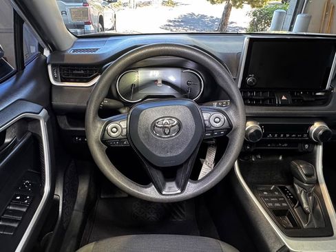 Certified 2023 Toyota RAV4 LE AWD/4WD image 17