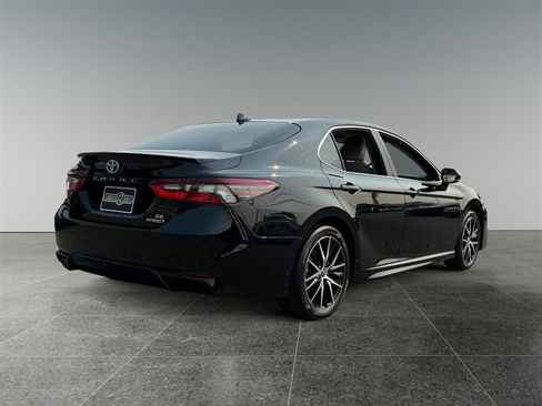 Used 2023 Toyota Camry SE FWD image 6