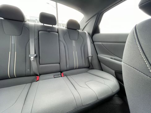Used 2025 Hyundai Elantra SEL image 37