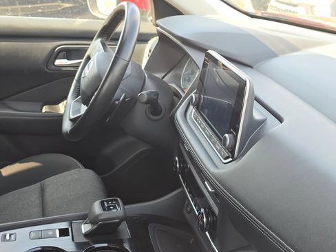 Used 2025 Nissan Rogue SV FWD image 8