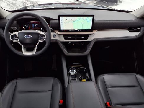 Used 2025 Ford Explorer Active w/ Active Comfort Package image 12