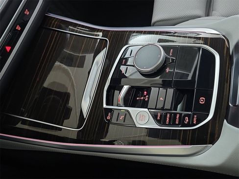 Used 2025 BMW X5 xDrive40i w/ Parking Assistance Package image 28