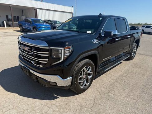 Used 2024 GMC Sierra 1500 SLT image 2