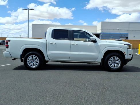 Used 2022 Nissan Frontier SV RWD image 8