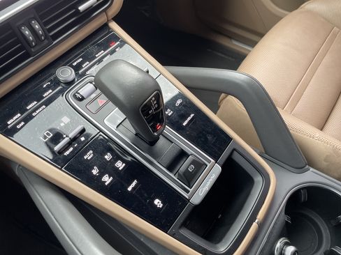 Used 2023 Porsche Cayenne AWD/4WD image 25
