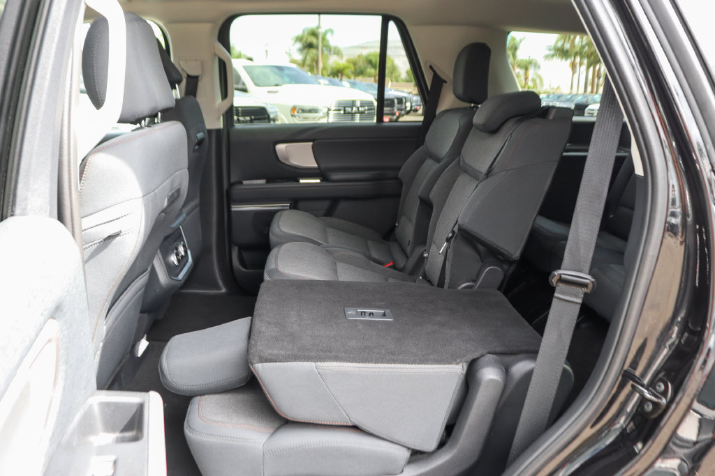 Used 2025 Ford Expedition Active AWD/4WD image 40