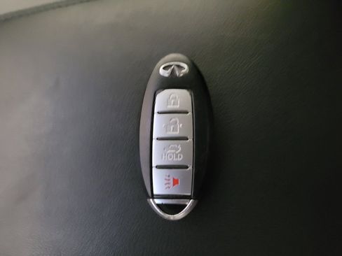 Used 2014 INFINITI Q60 Convertible w/ Premium Package RWD image 32
