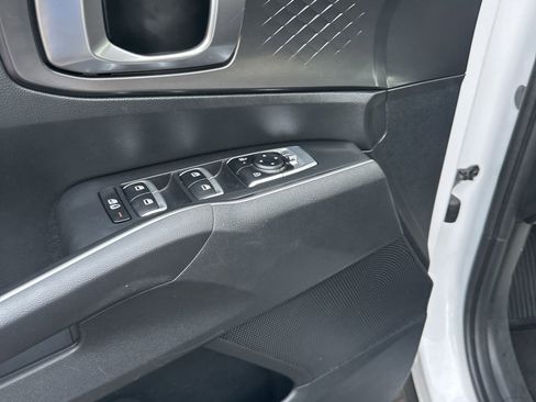 Used 2024 Kia Sorento S image 33