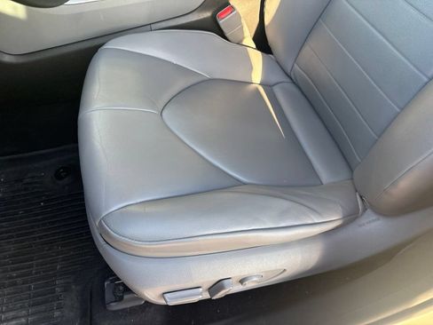 Used 2020 Toyota Highlander XLE AWD/4WD image 12