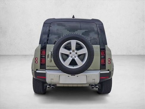 Used 2024 Land Rover Defender 110 SE image 4