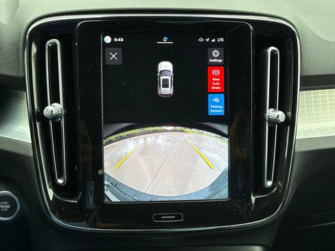 Used 2023 Volvo XC40 B5 Core w/ Convenience Package AWD/4WD image 26
