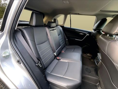 Used 2023 Toyota RAV4 XLE Premium image 17