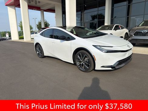 Used 2026 Toyota Prius Limited w/ Limited Premium Package FWD image 8
