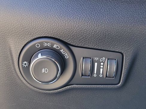 Used 2026 Jeep Compass Trailhawk w/ Sun, Sound & Navigation Group AWD/4WD image 23