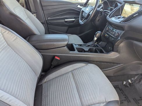 Used 2017 Ford Escape Titanium image 9