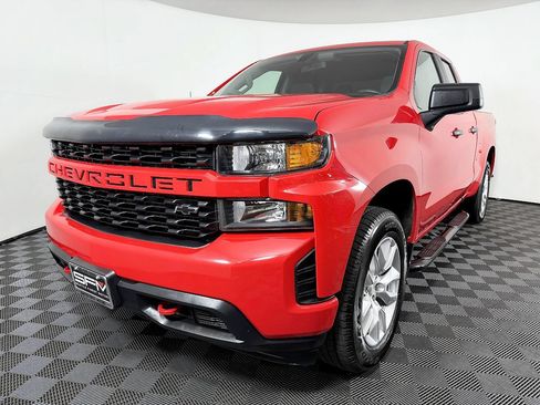 Used 2019 Chevrolet Silverado 1500 Custom w/ Custom Convenience Package AWD/4WD image 3
