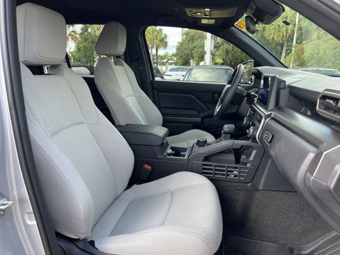 Used 2025 Toyota 4Runner SR5 AWD/4WD image 31