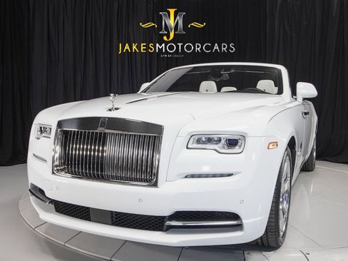 Used 2017 Rolls-Royce Dawn image 23